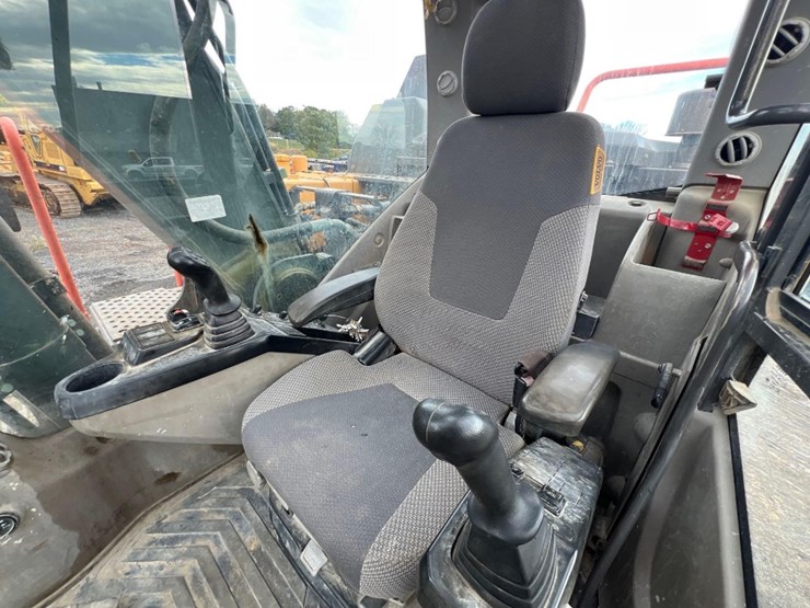 2017-volvo-ec160el-image-37