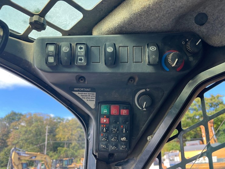 2016-deere-323e-image-28