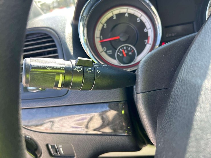 2012-dodge-grand-caravan-sxt-image-16