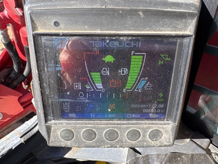 2022-takeuchi-tl12r2-image-28