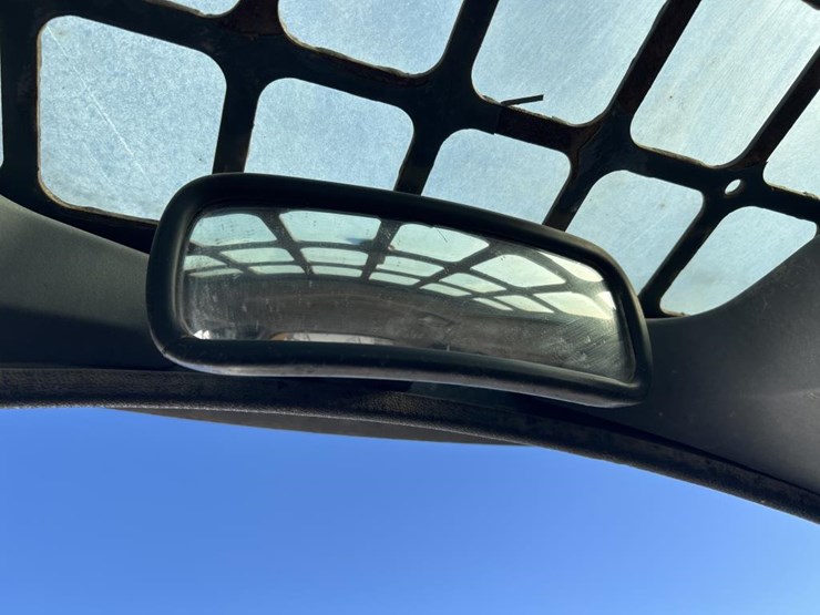 2016-deere-326e-image-45