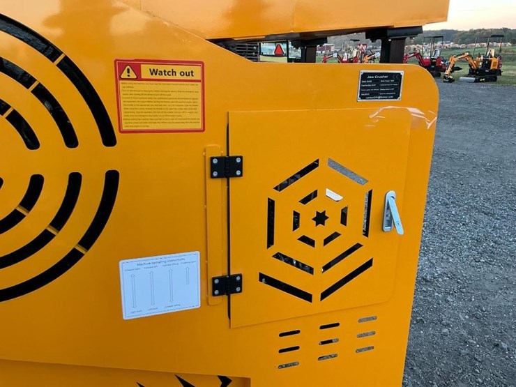 #1225-•-unused-future-ft-ssj430-tracked-crusher-image-12