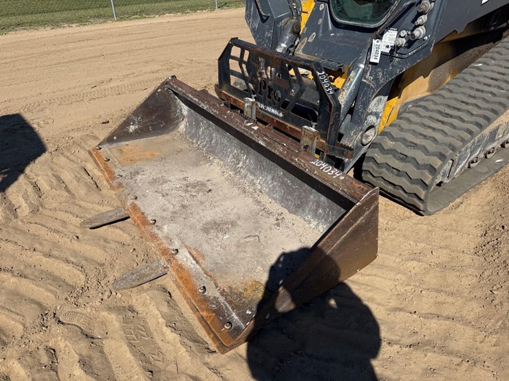 2020-deere-333g-image-23