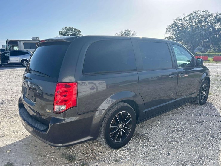 2018-dodge-grand-caravan-se-image-3