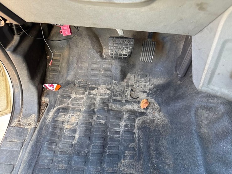 2015-ford-f650-xlt-image-21