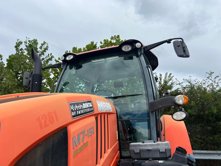 2017-kubota-m7-151-premium-image-36