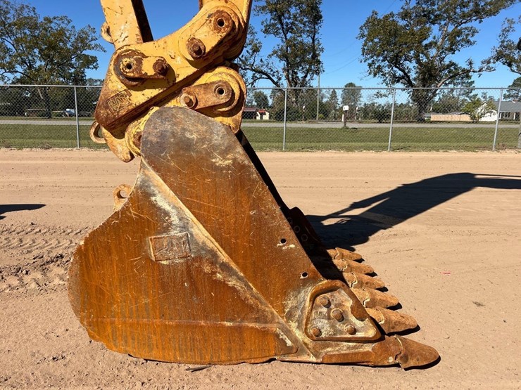 2016-caterpillar-336fl-image-9