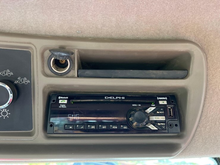 2019-case-ih-580s-quad-trac-tractor-image-36