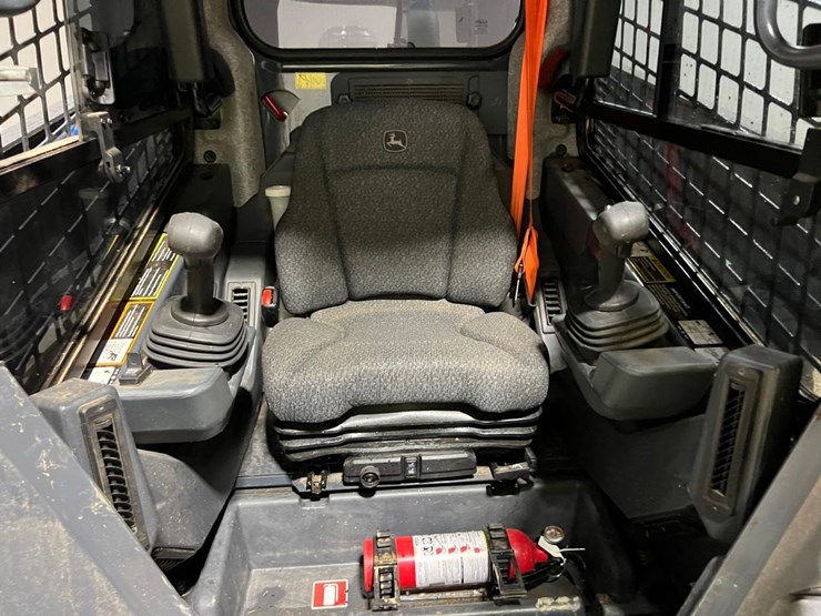 2023-deere-333g-image-22