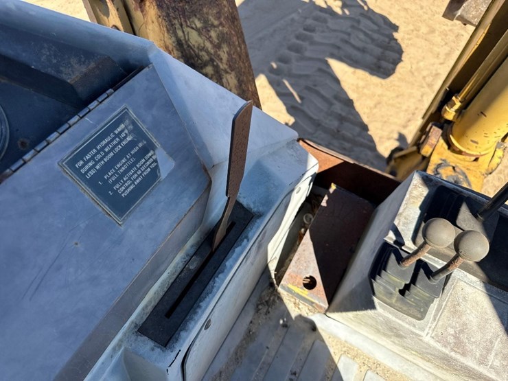 1993-caterpillar-416b-image-25