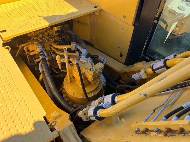 2016-caterpillar-336fl-image-17