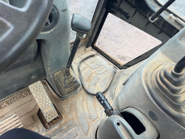 2001-caterpillar-420d-image-36