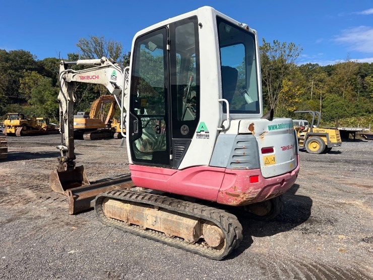 2013-takeuchi-tb235-image-2