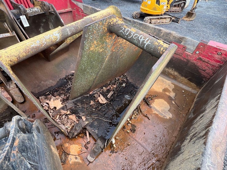 24"-excavator-bucket-image-1