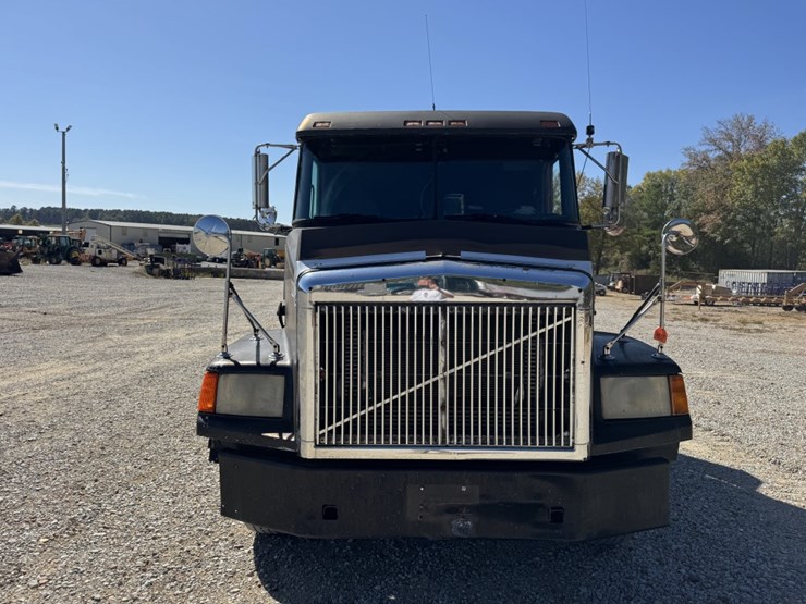 #4617-•-1995-volvo-sleeper-truck-image-2