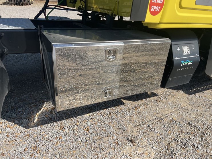 #2881-•-2018-freightliner-ca125slp-mid-roof-sleeper-truck-image-15