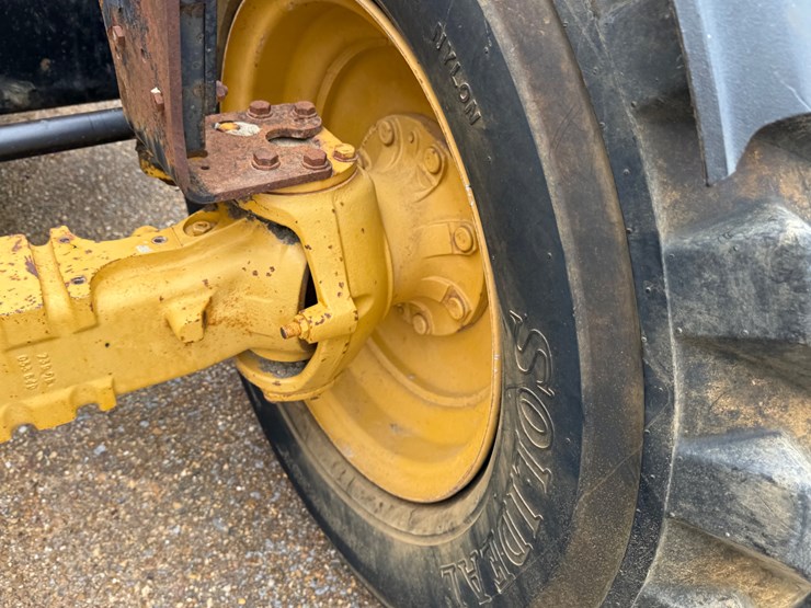 caterpillar-th63-image-40