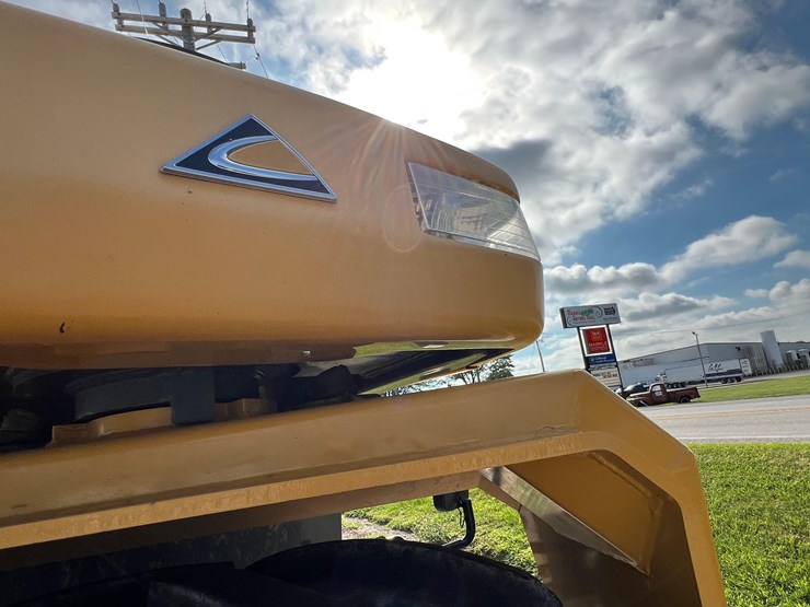 2019-terragator-7300-spinner-truck-image-20