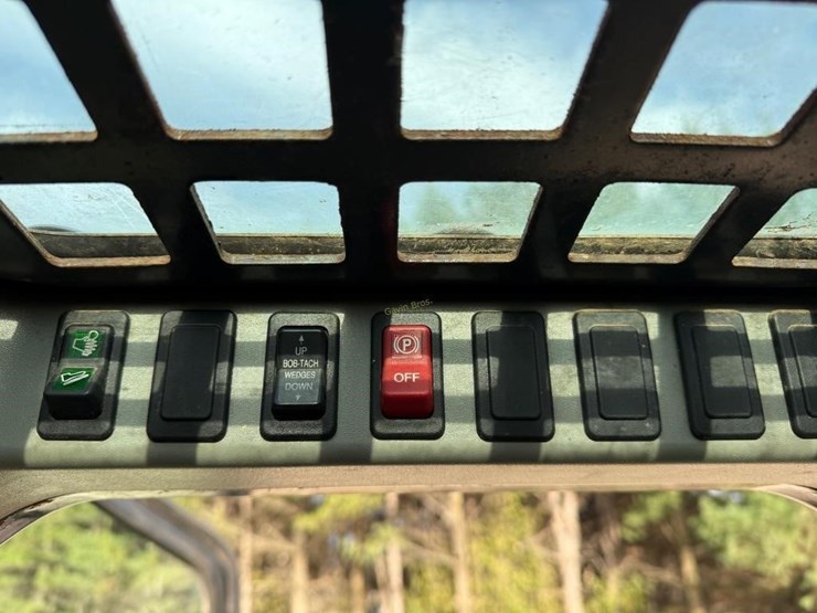 2012-bobcat-s185-image-14