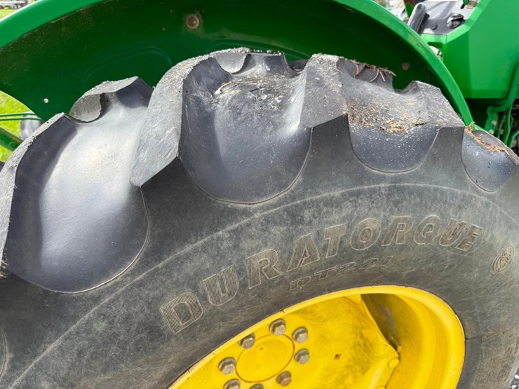 2015-john-deere-5065e-image-10