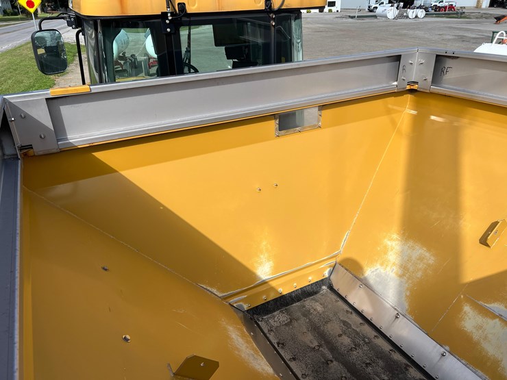 2019-terragator-7300-spinner-truck-image-83