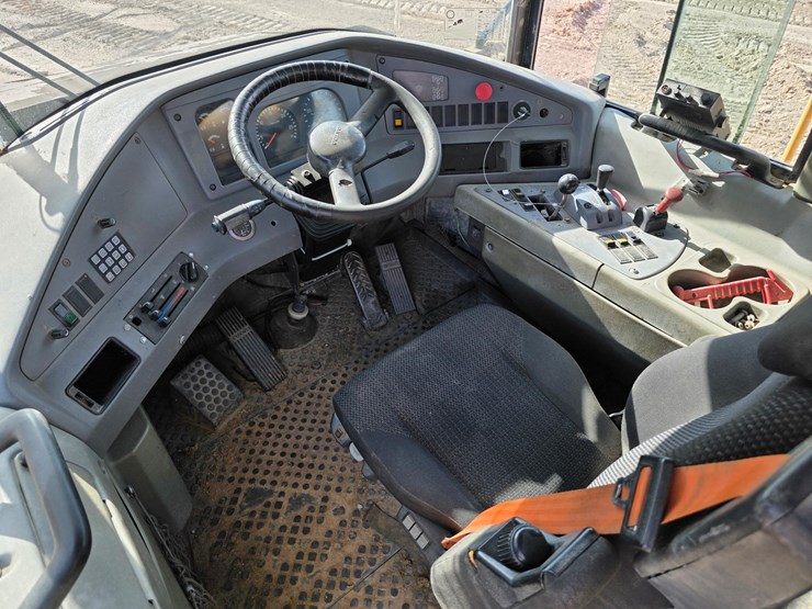 2003-volvo-a40d-image-25