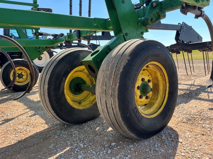 2011-john-deere-2410-image-18