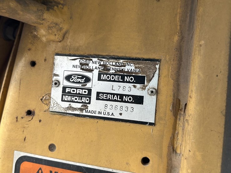 new-holland-l783-image-14