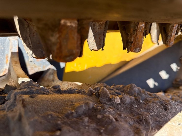 2023-deere-325g-image-11