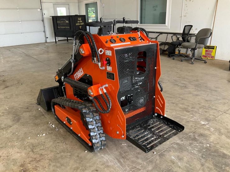 #1022-•-unused-future-ft36c-mini-skid-steer-image-3