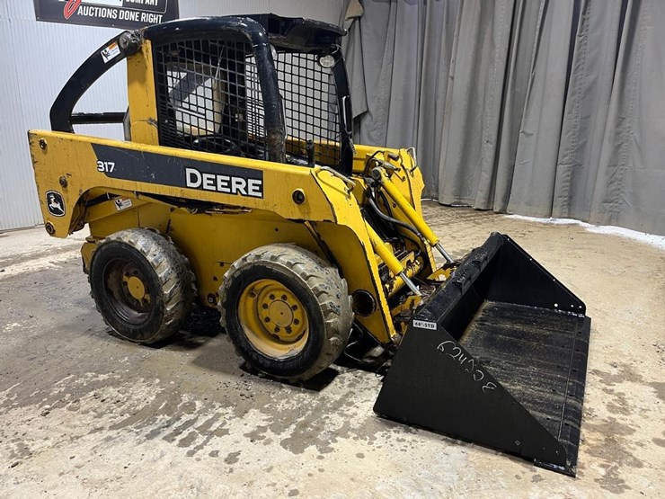 john-deere-317-image-7