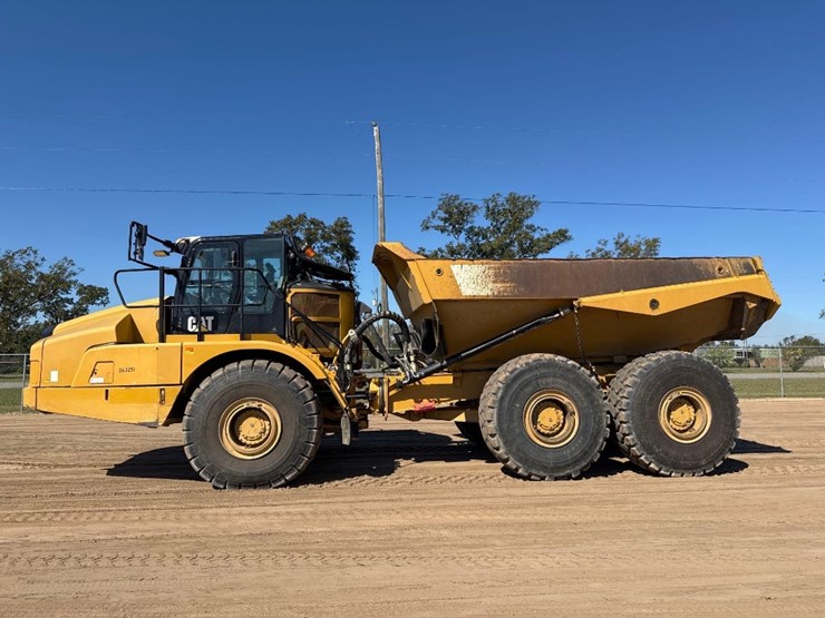 2019-caterpillar-740-gc-image-1