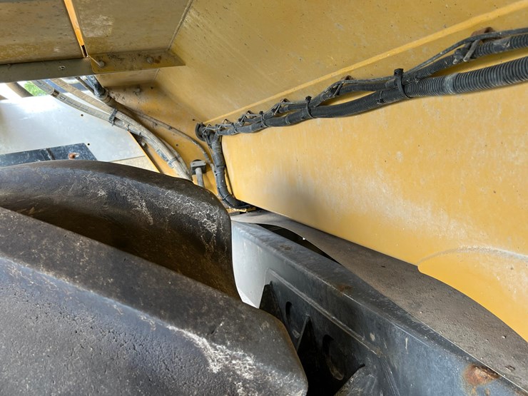 2019-terragator-7300-spinner-truck-image-62