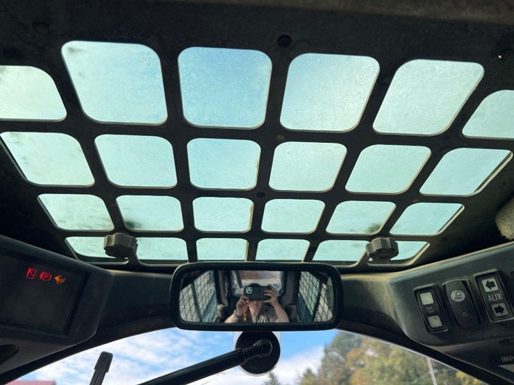 2016-deere-323e-image-31