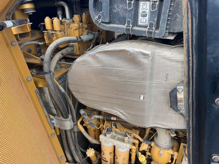 2015-caterpillar-d7e-lgp-image-24