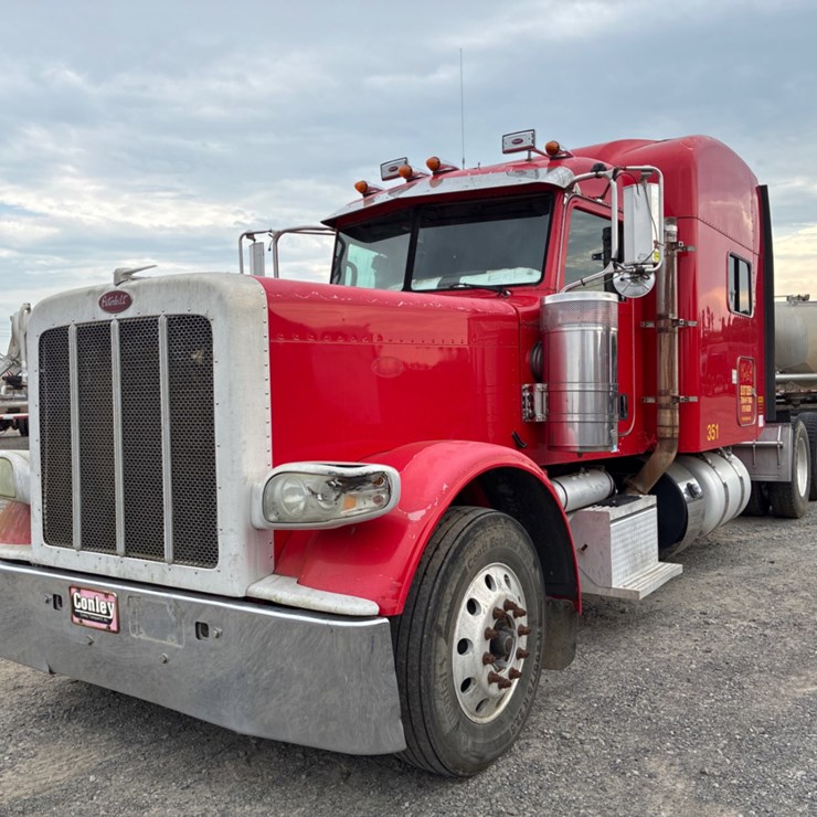 2013 PETERBILT 389