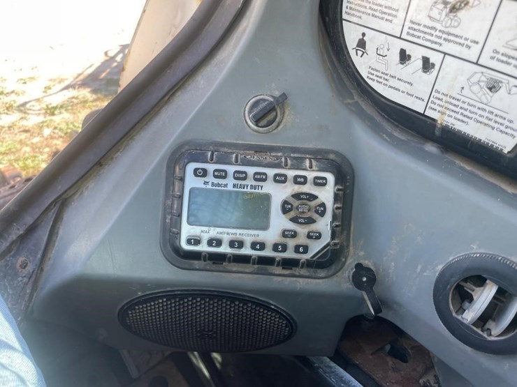 2013-bobcat-s750-image-14