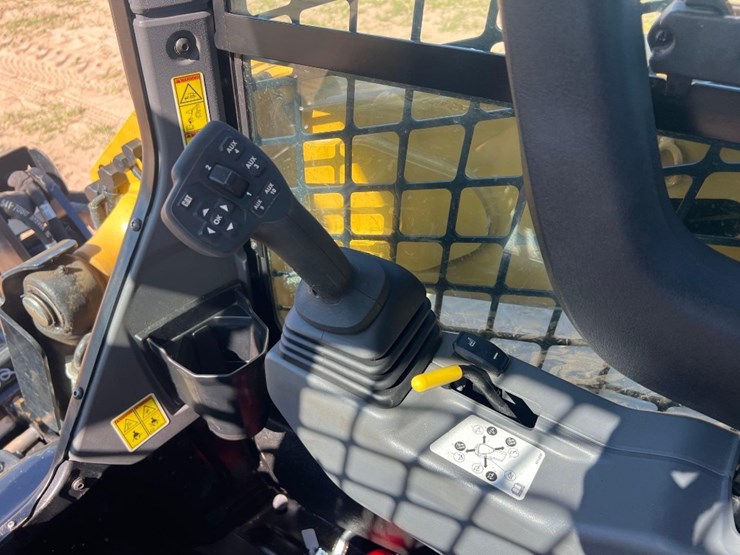2024-caterpillar-255-skid-steer-image-26