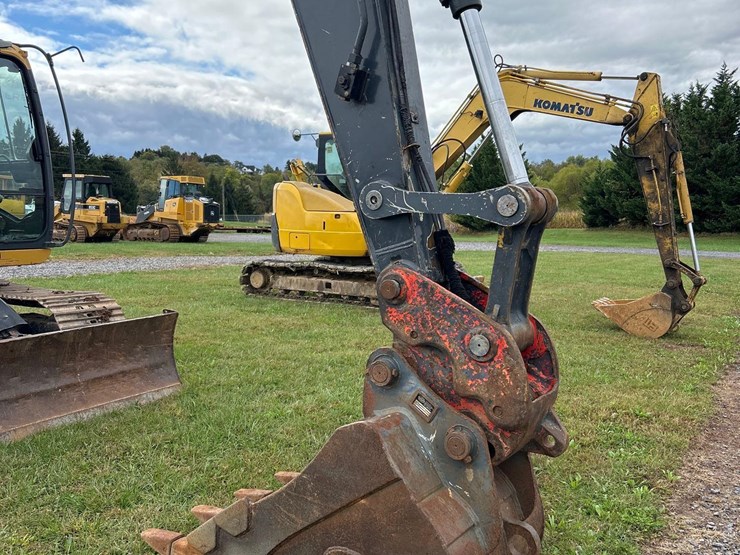 2011-deere-120d-image-15