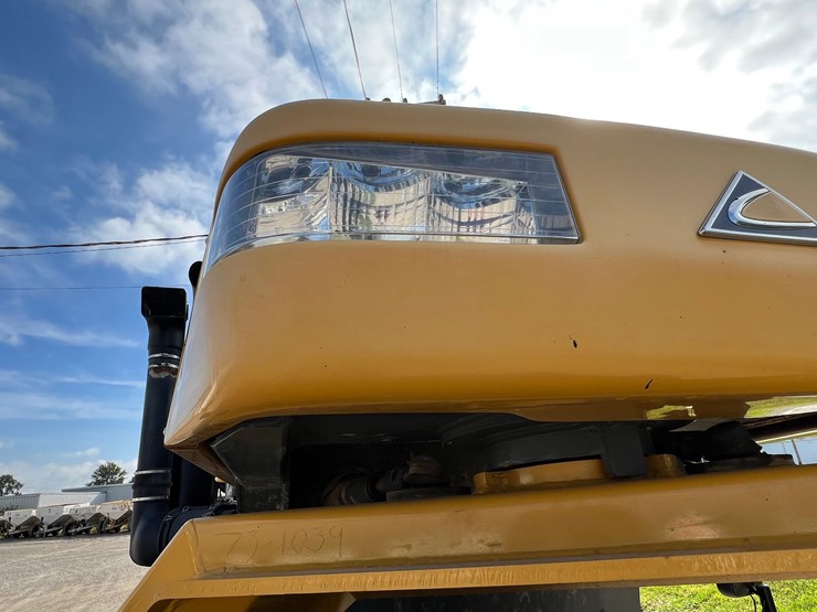 2019-terragator-7300-spinner-truck-image-19