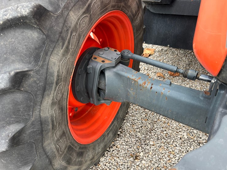 2017-kubota-m7-151-premium-image-32