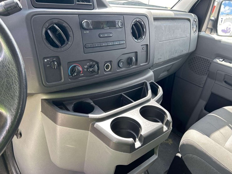 2011-ford-cargo-image-18