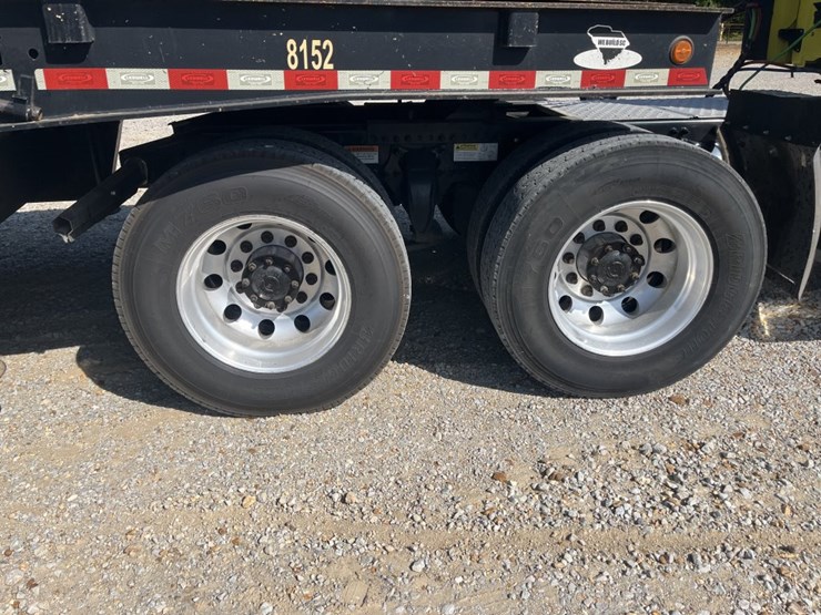 #2881-•-2018-freightliner-ca125slp-mid-roof-sleeper-truck-image-14