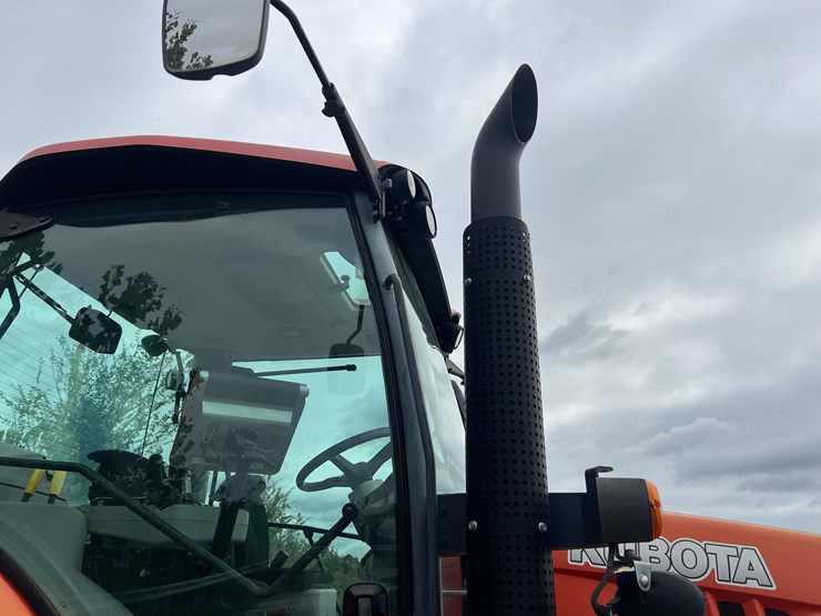 2017-kubota-m7-151-premium-image-37