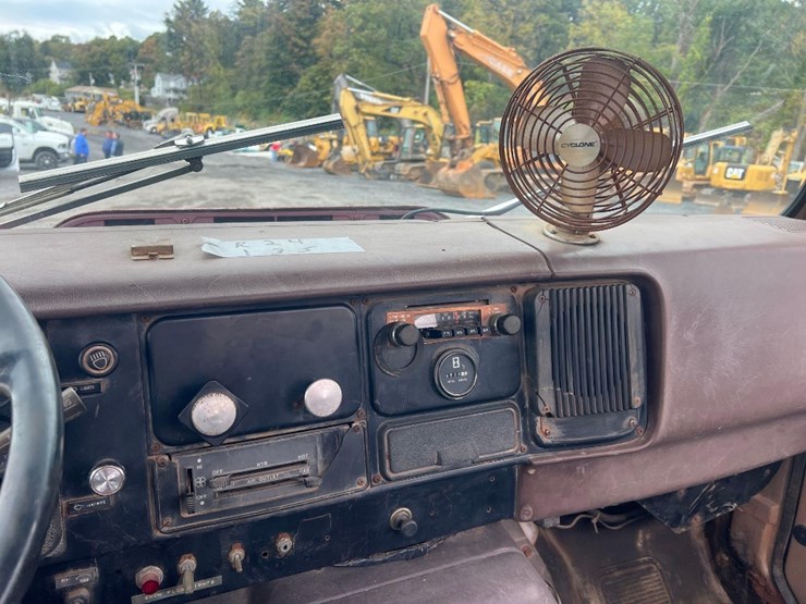 1983-international-s-series-water-truck-image-34