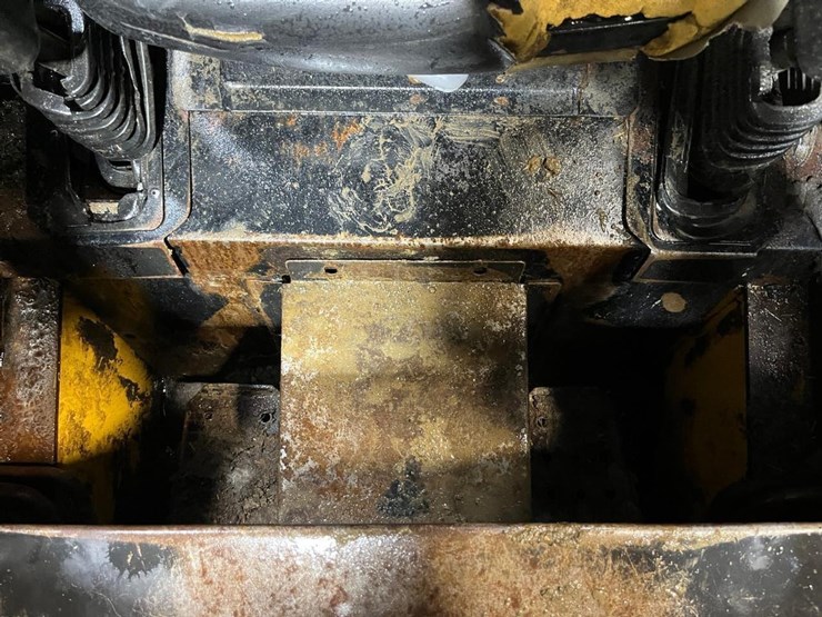 john-deere-317-image-25