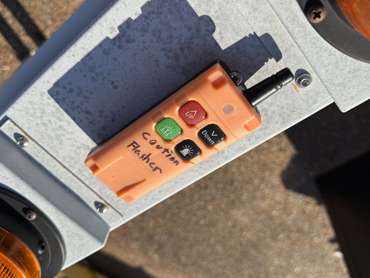 #6933-•-headache-rack-with-wide-load-warning-lights-image-6