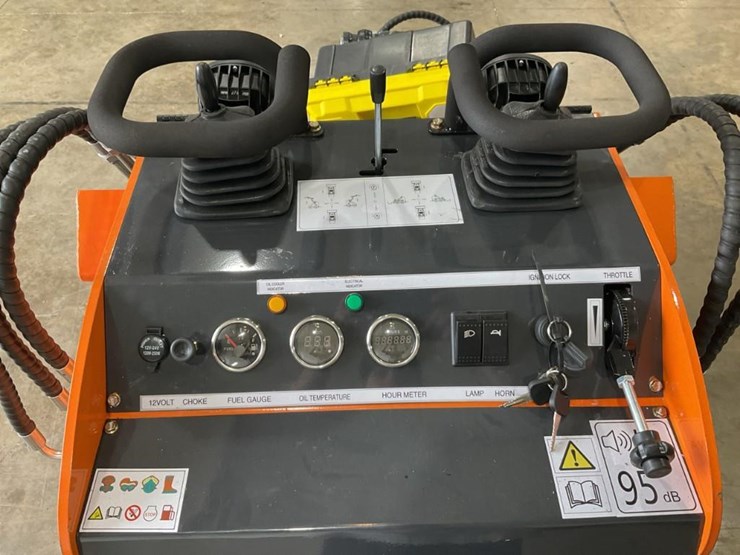 #1003-•-new-land-hero-ldh-t460-mini-track-skid-steer-loader-image-19