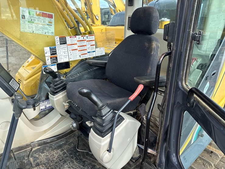 2016-kobelco-sk260-image-14