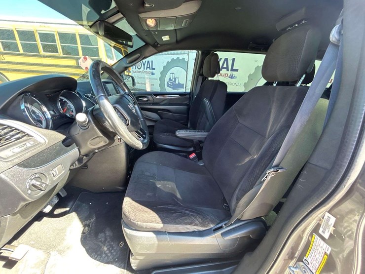 2018-dodge-grand-caravan-se-image-12